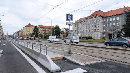 Na Klatovské jsou bezpečnější tramvajové zastávky